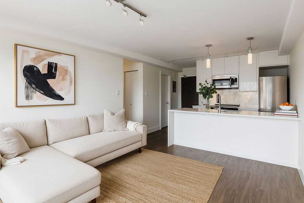 Kits Corner - Photo 3 of 12