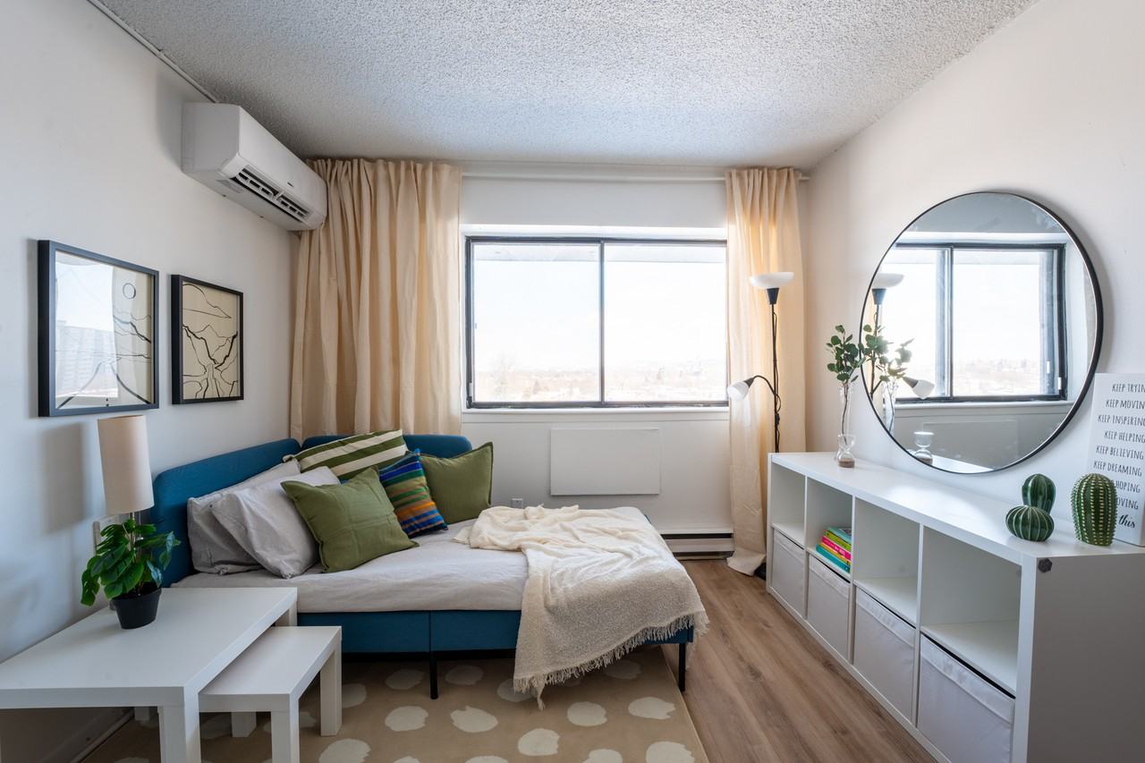 5555 Avenue Trent - Photo 2 of 7