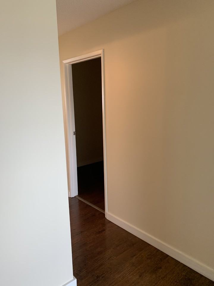 Ekota Manor - Photo 3 of 10