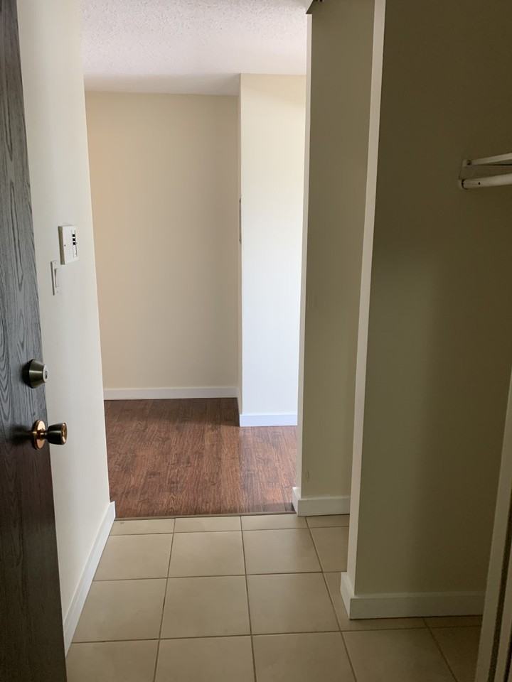 Ekota Manor - Photo 4 of 10