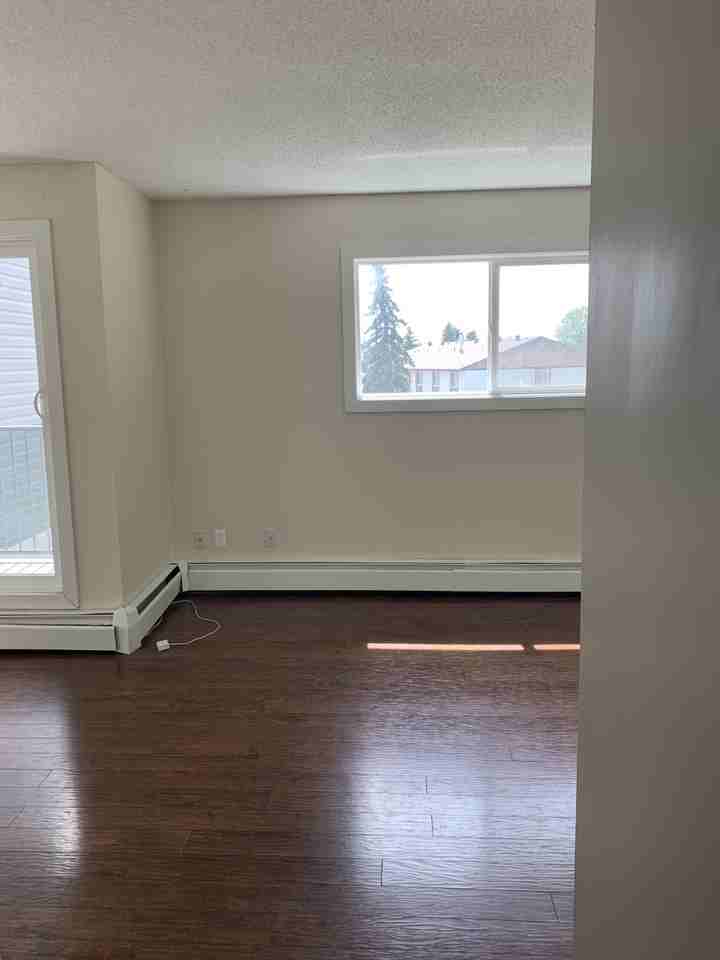 Ekota Manor - Photo 5 of 10