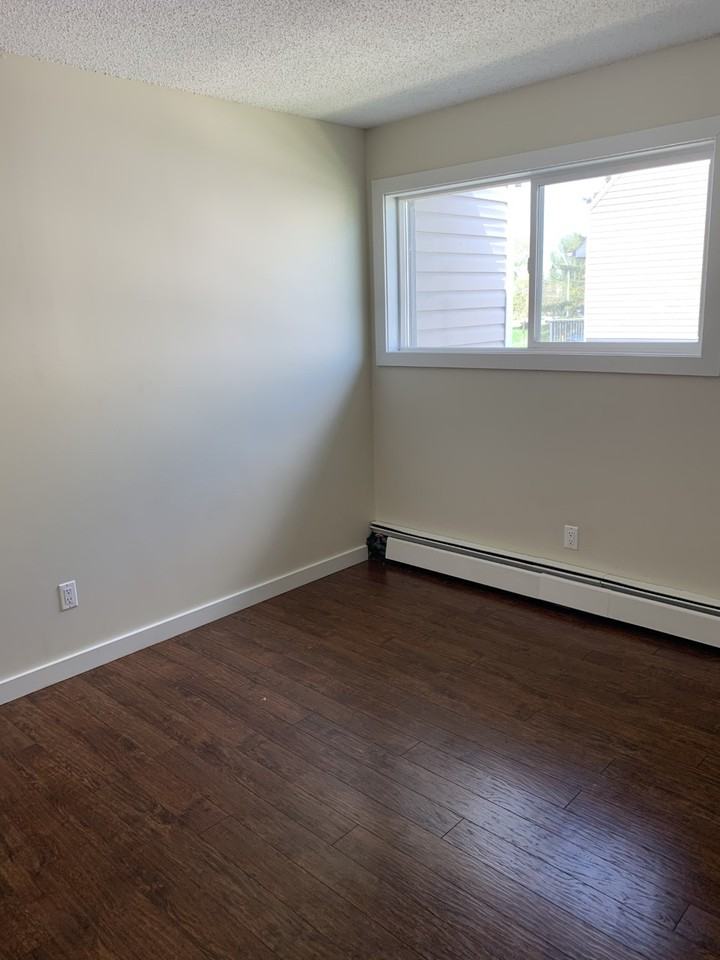 Ekota Manor - Photo 6 of 10