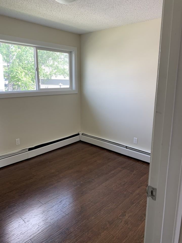 Ekota Manor - Photo 7 of 10