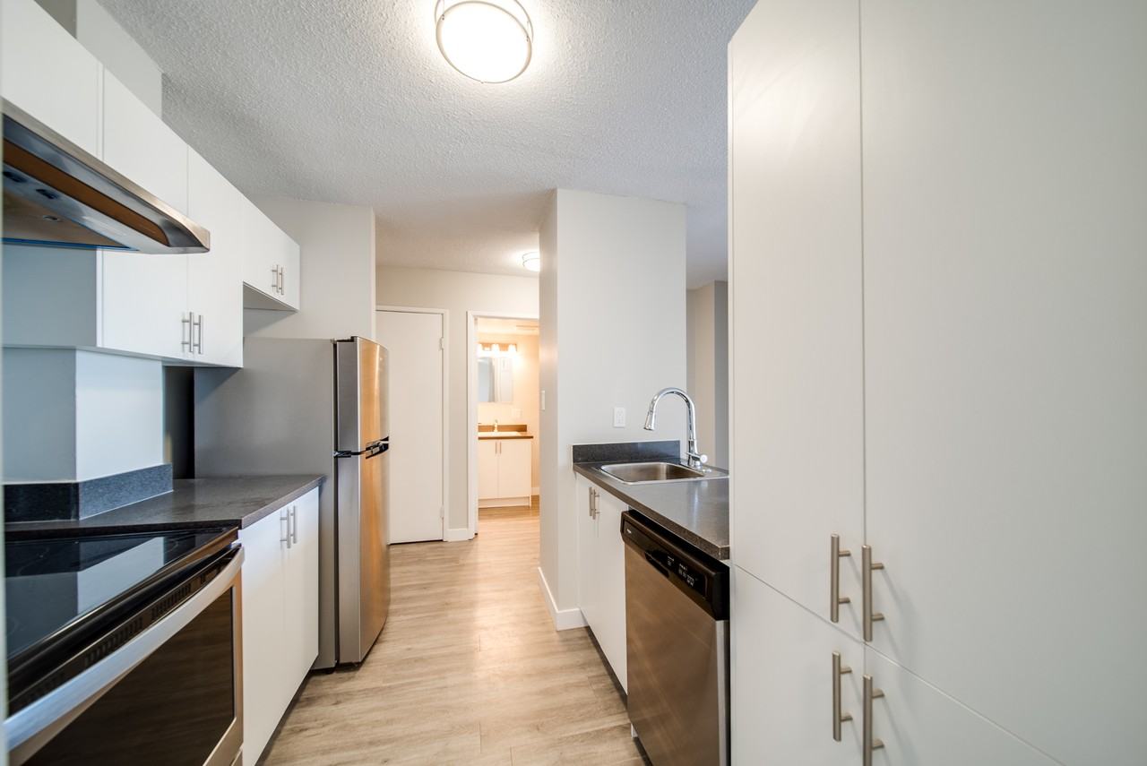 York Tower - Photo 3 of 14