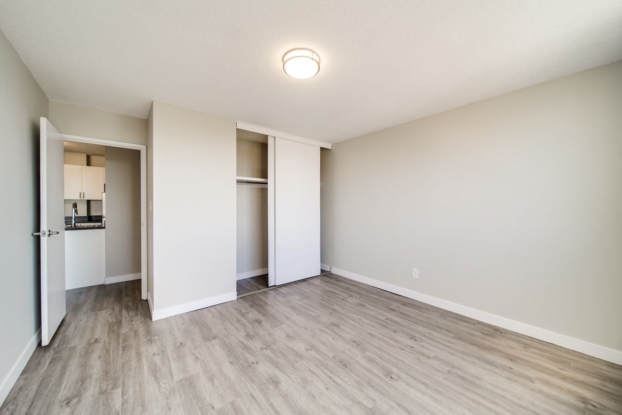 York Tower - Photo 6 of 14