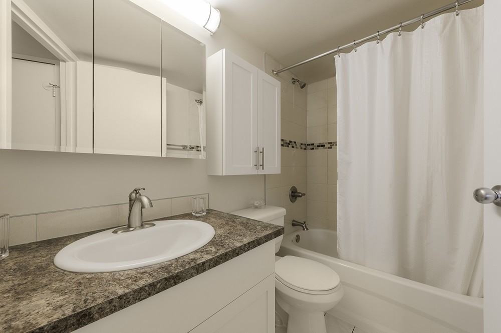 Edmonton House - Photo 6 of 12