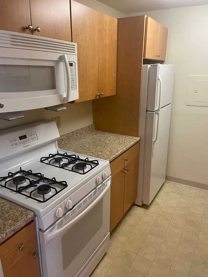 2261 Washington St - Photo 5 of 17