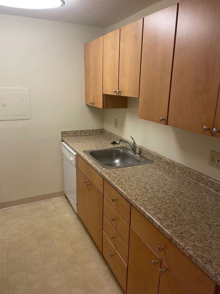 2261 Washington St - Photo 6 of 17