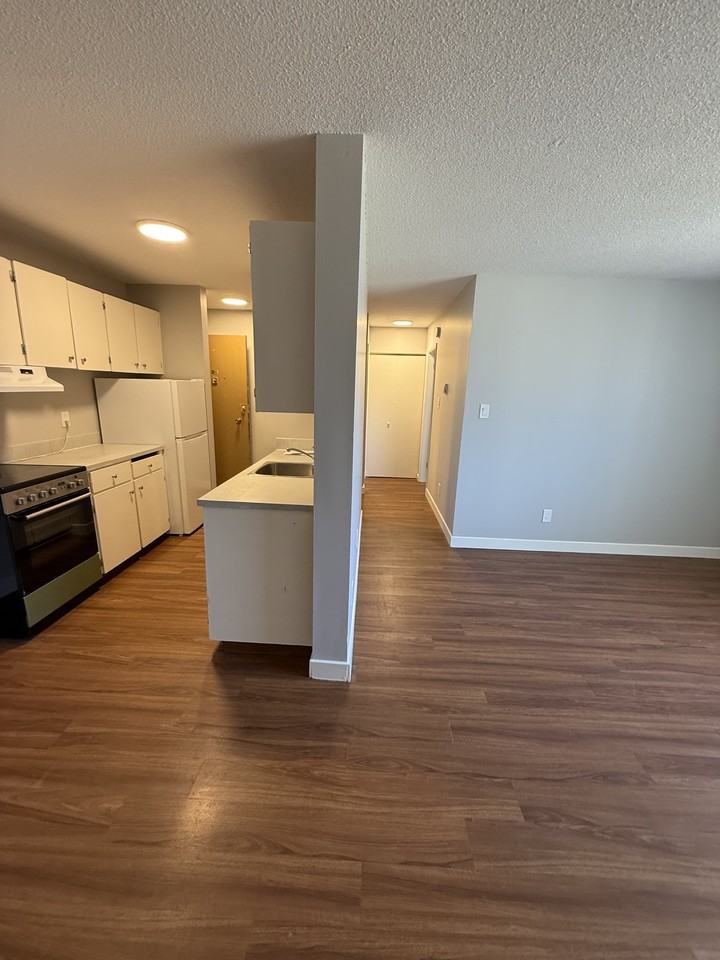 Cypress Manor - Photo 7 of 33