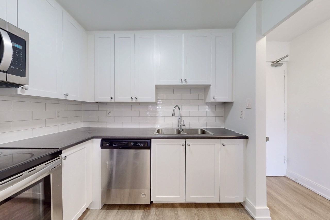 530 PROUDFOOT LANE - Photo 3 of 11