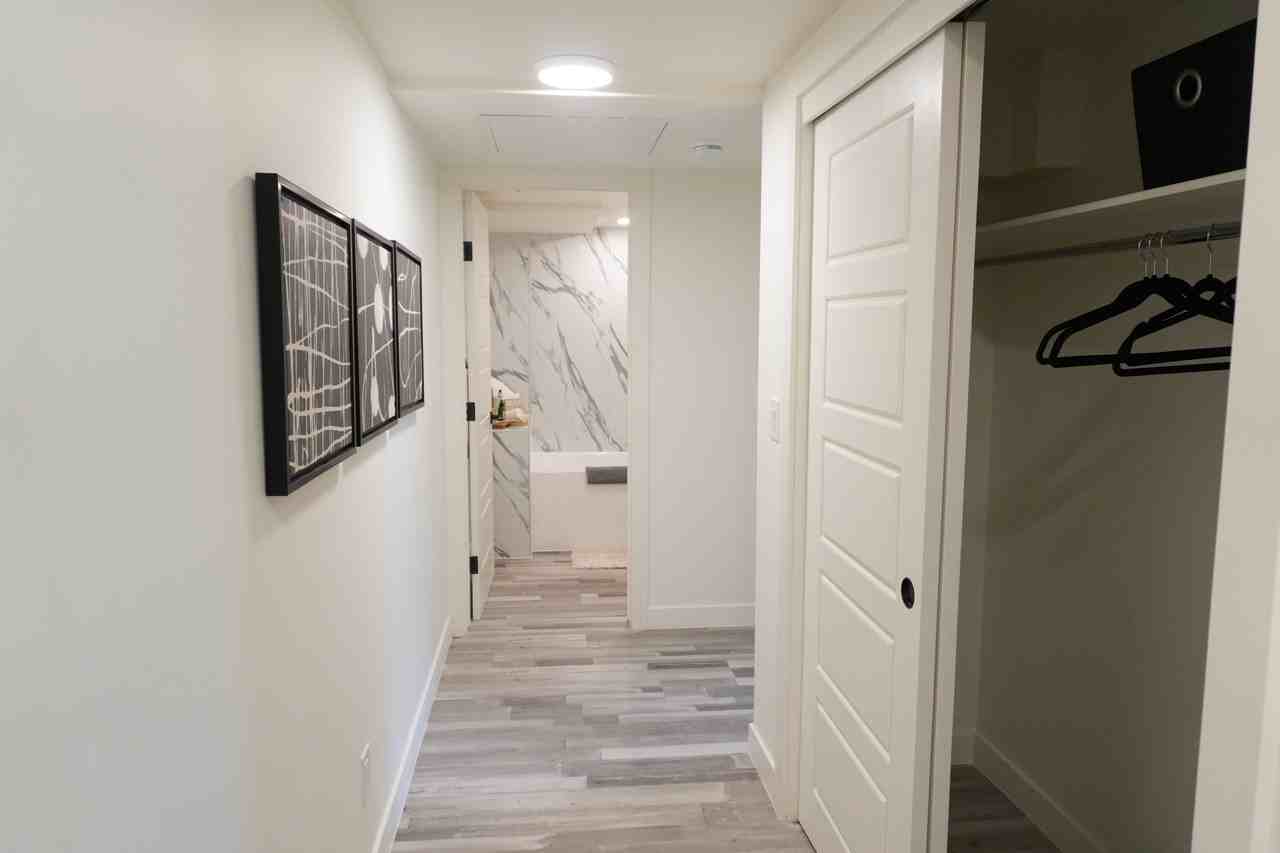 Shelbourne Apartments on 17 Ave, SW, Calgary - Photo 4 of 50