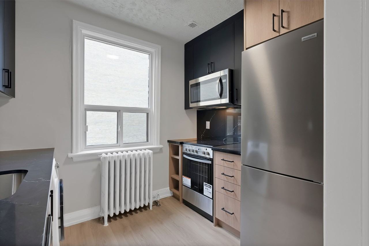 50 Raglan Ave - Photo 2 of 50