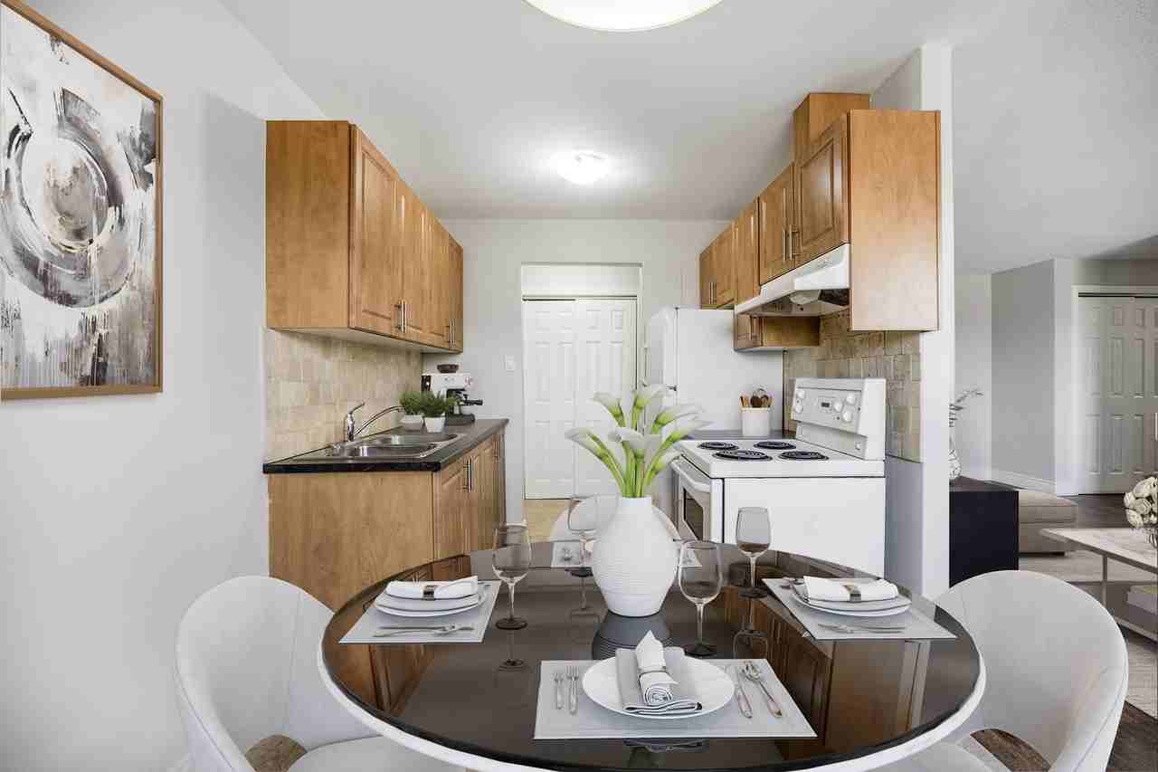 520 Woodlawn Road East - Photo 5 of 11