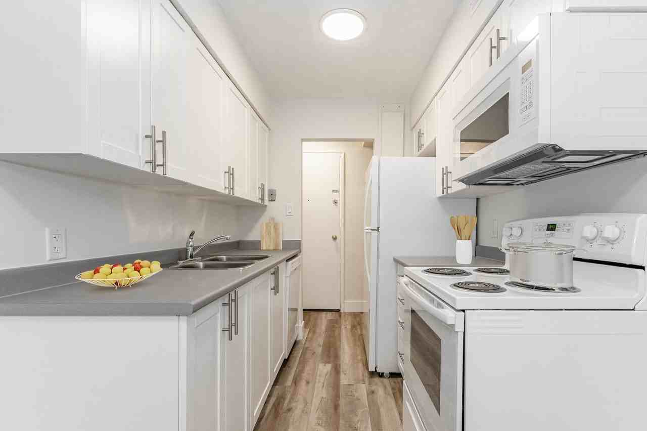 44 Emma - Photo 7 of 8