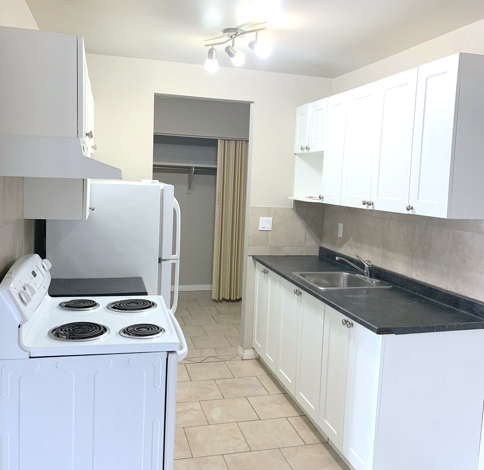 Rundvall Manor - Photo 4 of 9