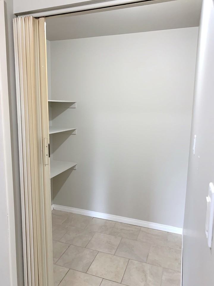 Rundvall Manor - Photo 7 of 9