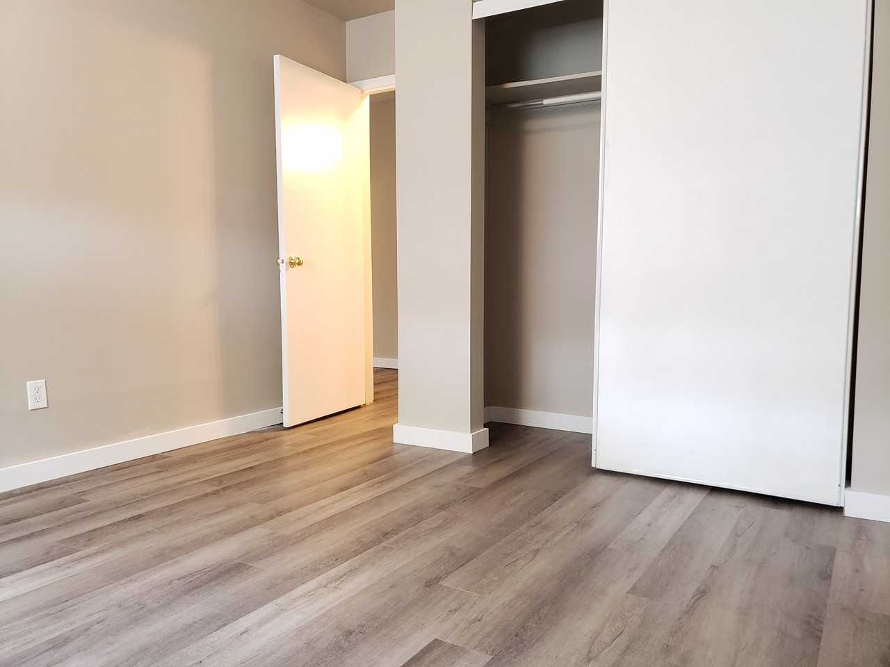 Flores Manor - Photo 5 of 9