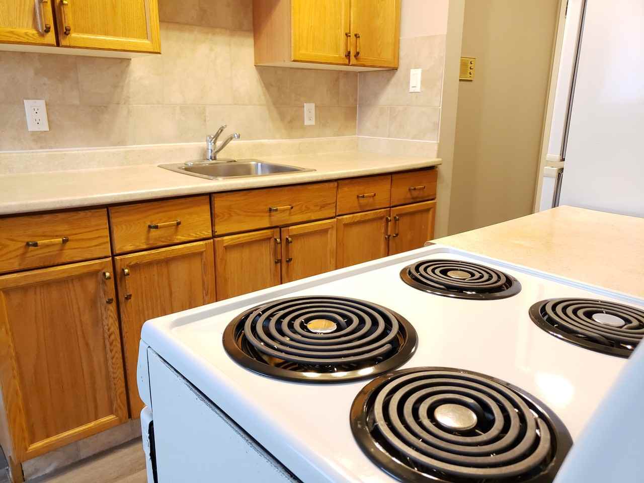 Flores Manor - Photo 6 of 9