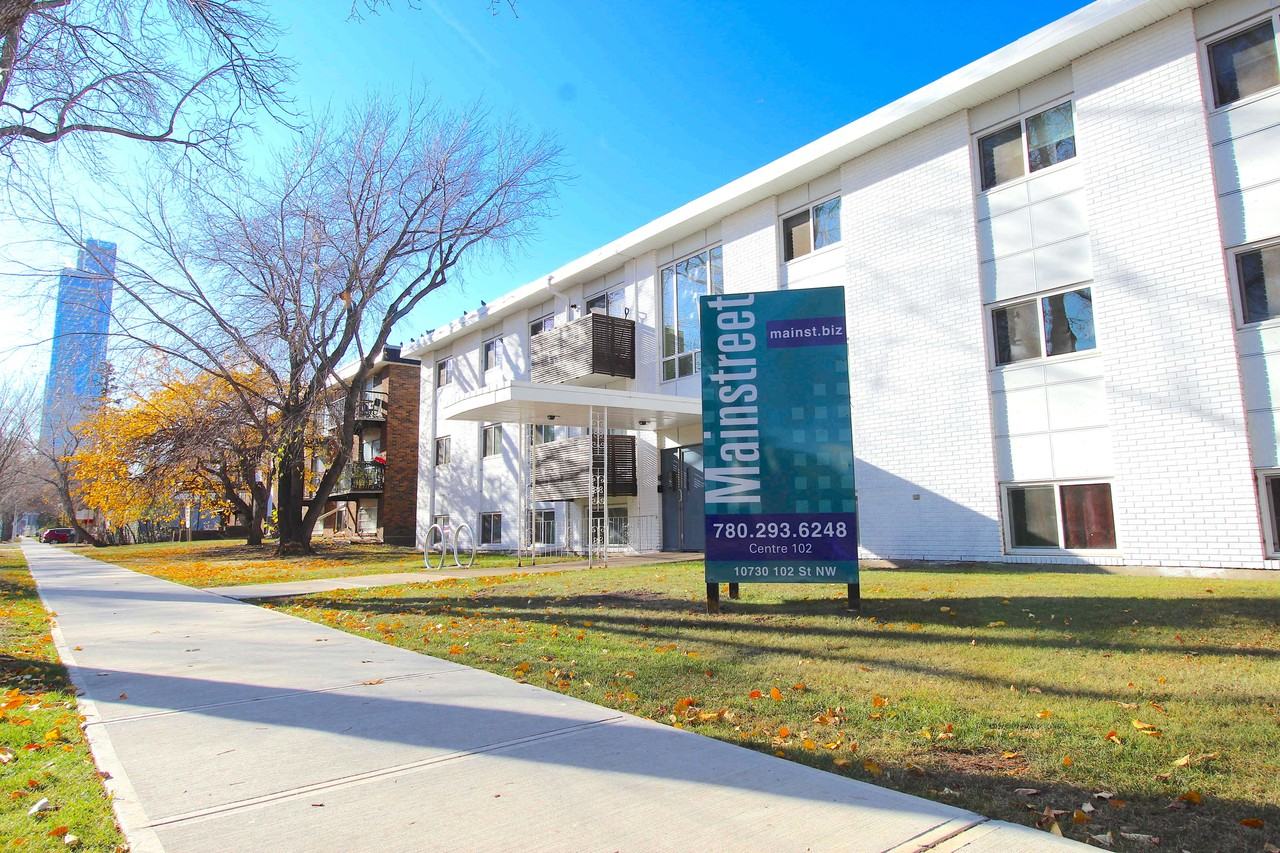 Centre 102 - Photo 2 of 10