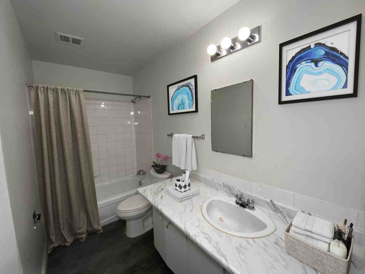 Centre 102 - Photo 6 of 10