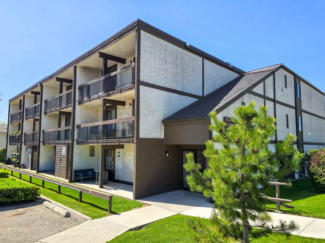 Mainstreet Cochrane Apartments - Photo 2 of 3