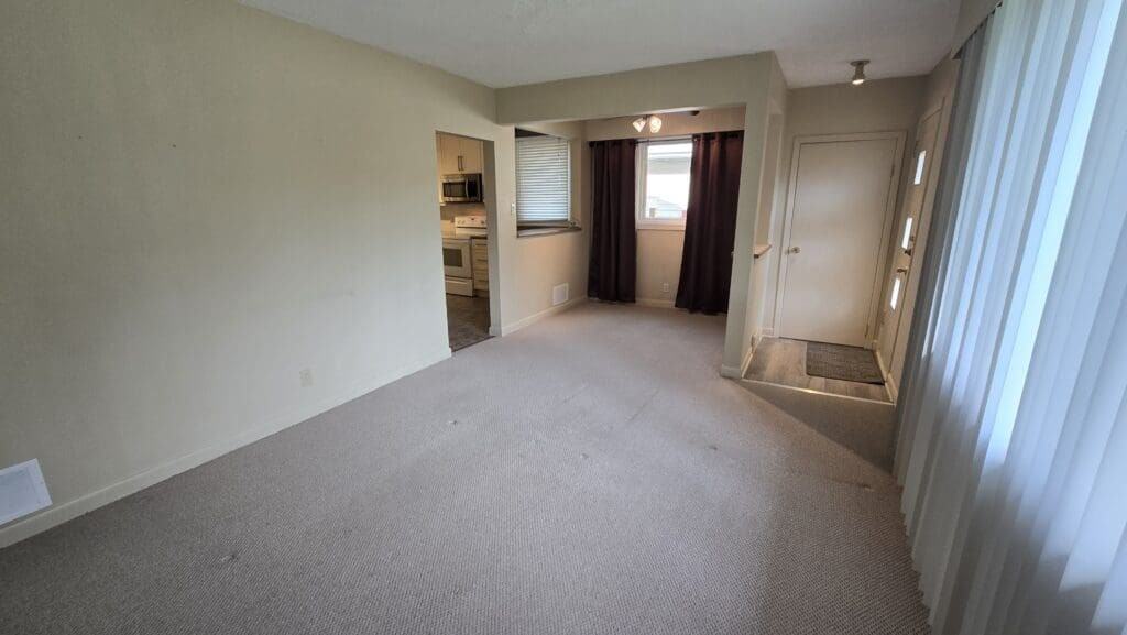 971 Calrossie Blvd - Photo 3 of 9