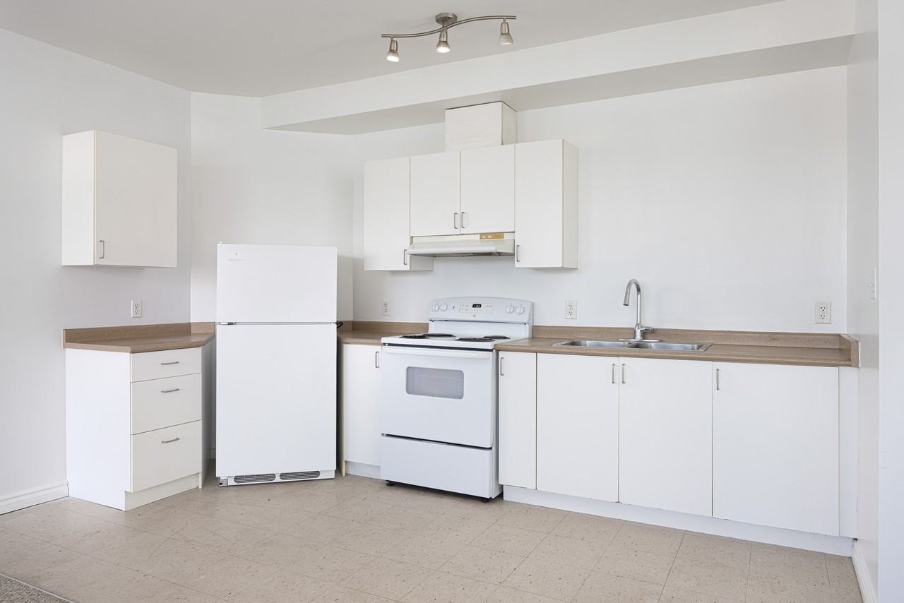 3433 Bathurst St. - Photo 6 of 10