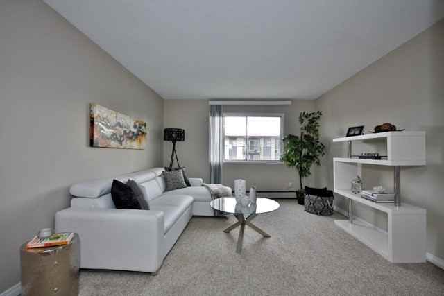 Centre Court - Photo 3 of 36