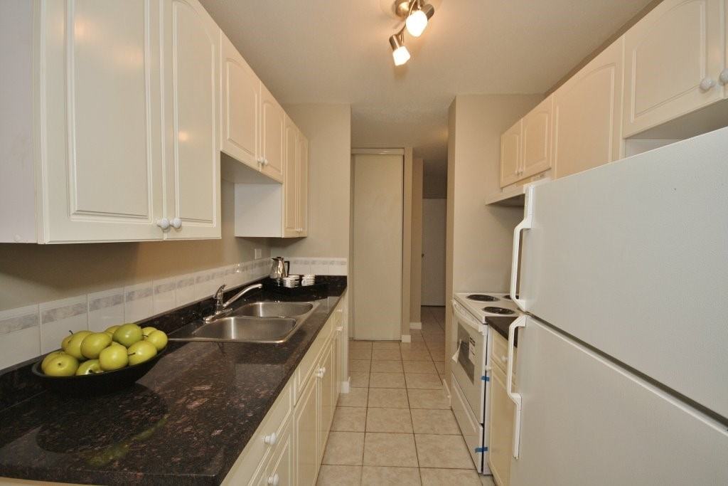 Centre Court - Photo 5 of 36