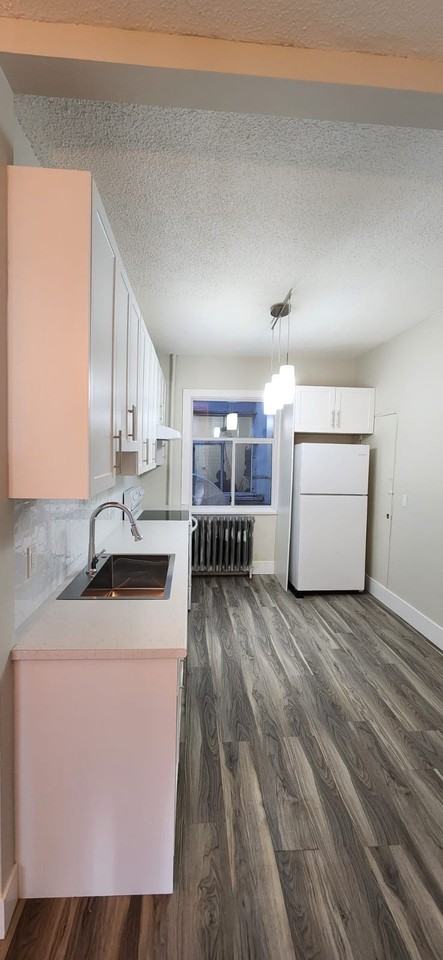 1155 Granville Street - Photo 2 of 18