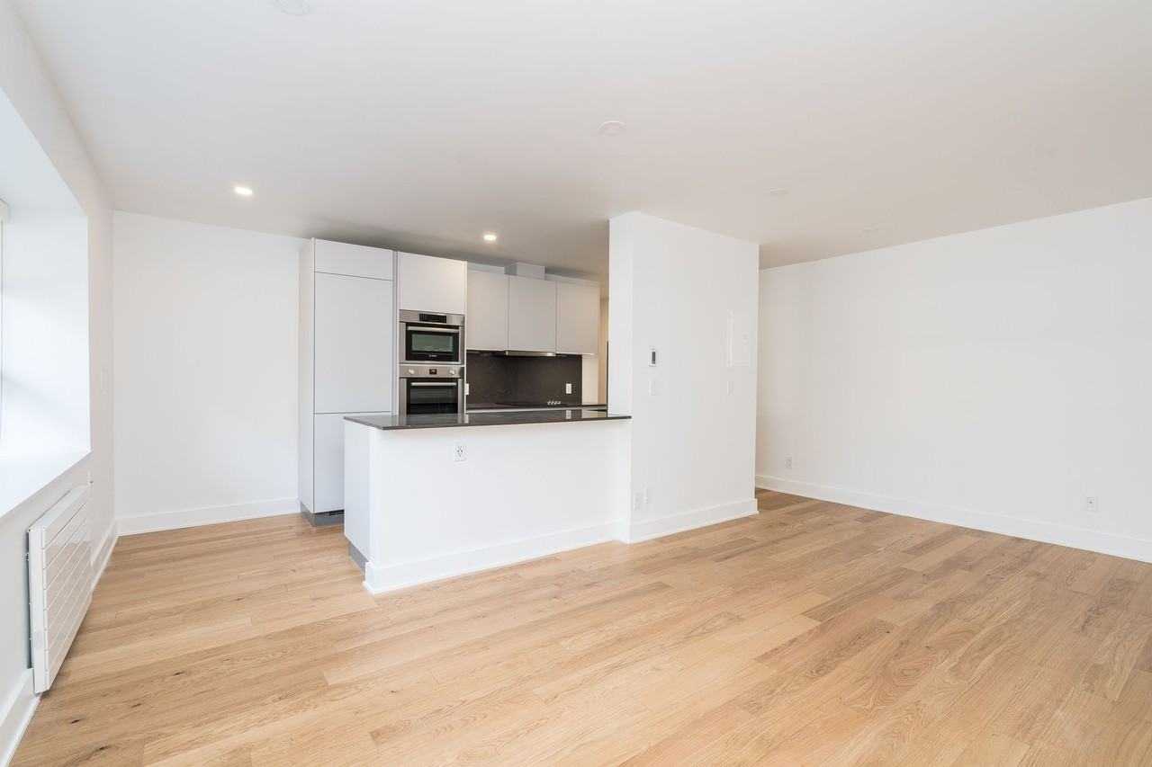 365 Eglinton Avenue East - Photo 2 of 50