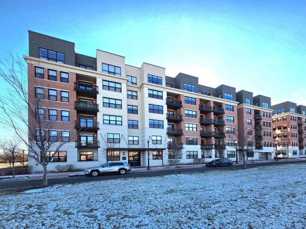 737 Swann Ave ##308 - Photo 2 of 50