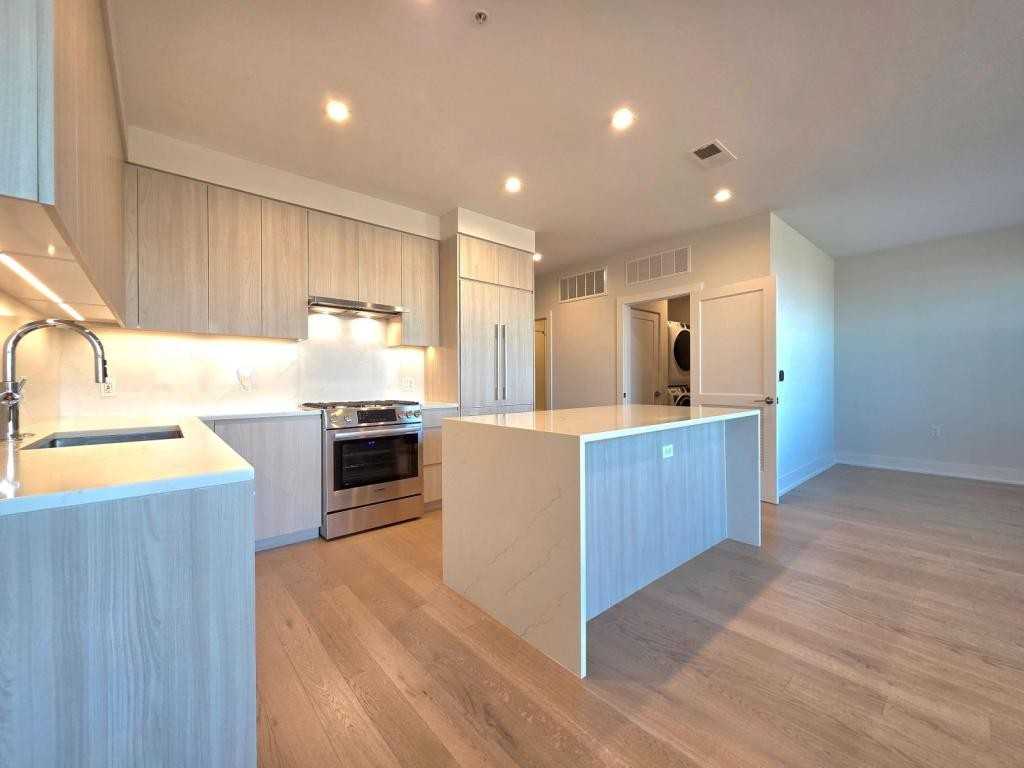 737 Swann Ave ##308 - Photo 4 of 50