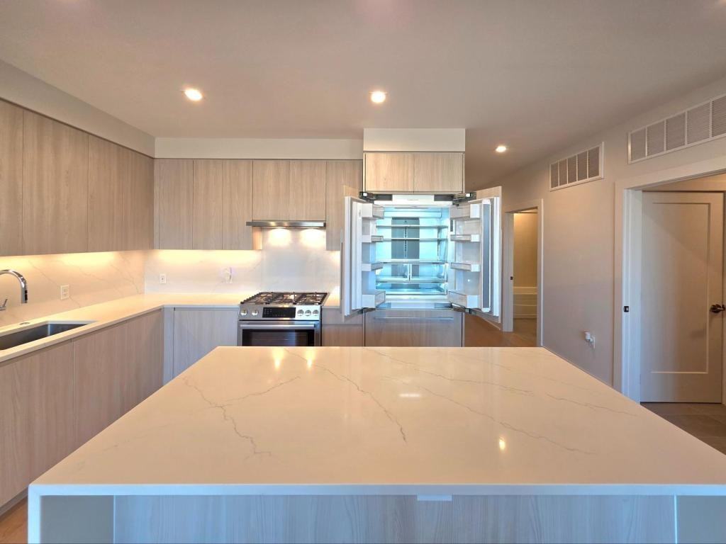 737 Swann Ave ##308 - Photo 7 of 50