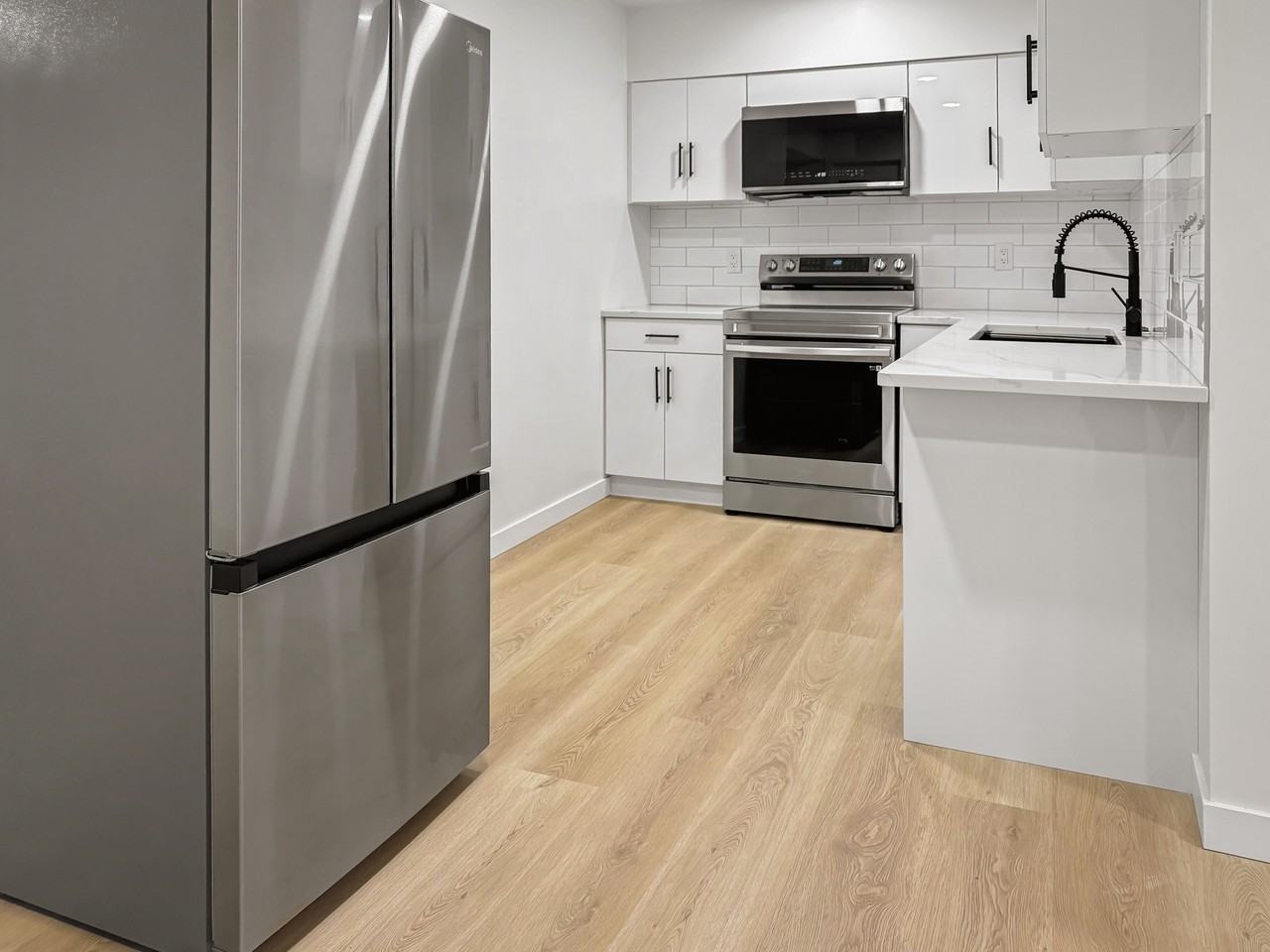 1333 156 Street SW - Photo 5 of 17