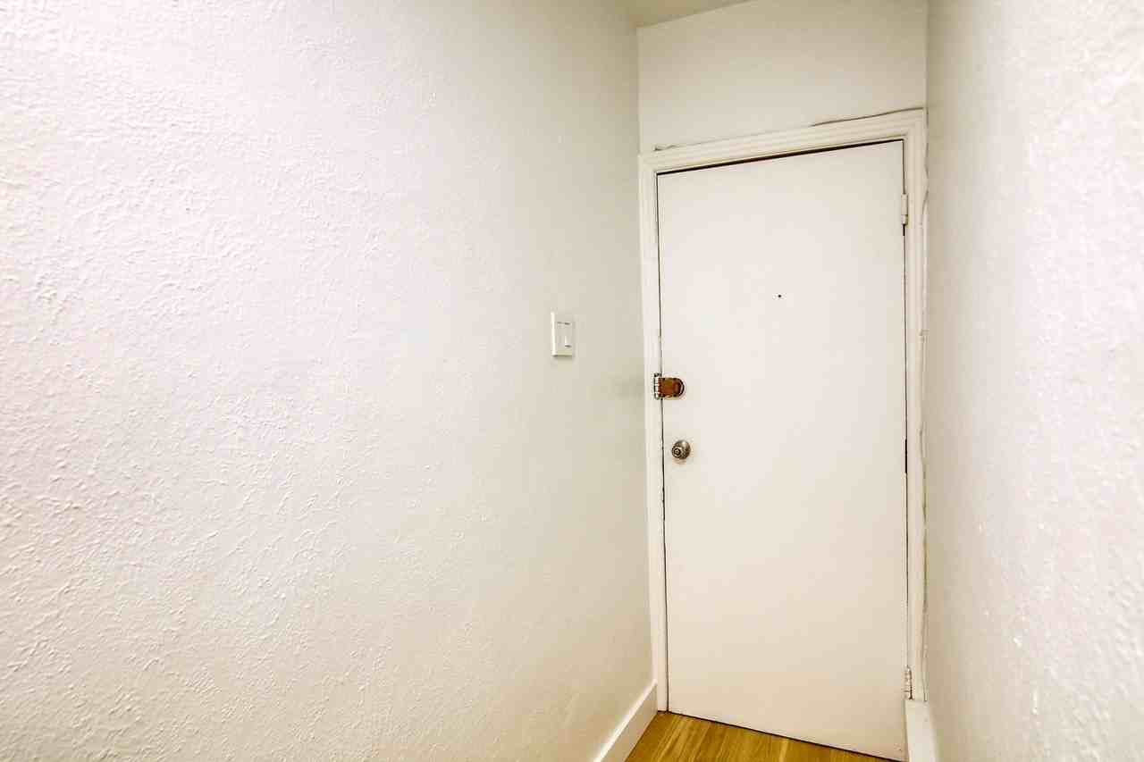 3250 Van Horne Street - Photo 5 of 27