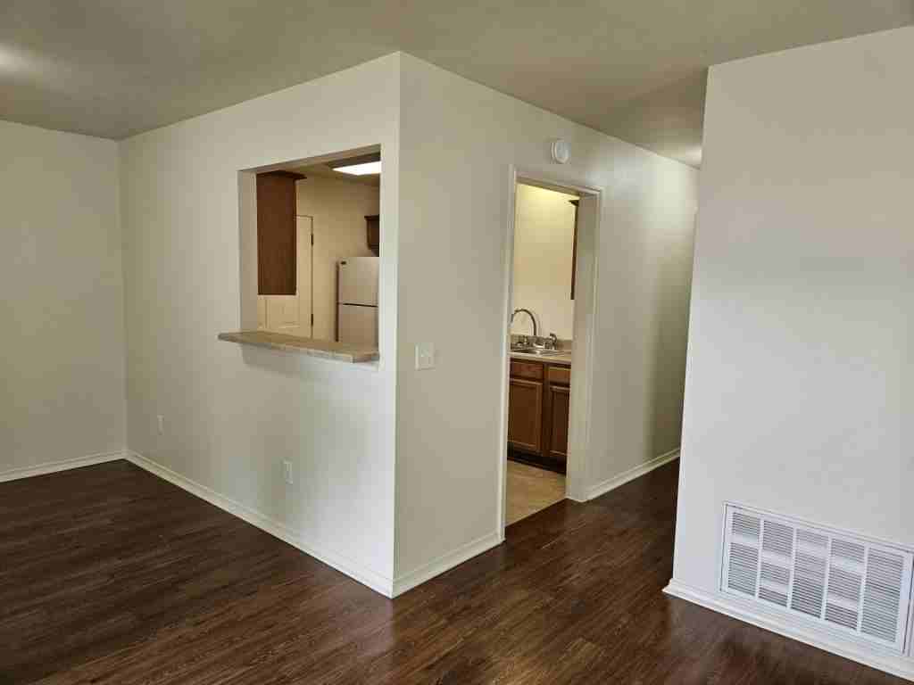 201 S O St - Photo 5 of 8