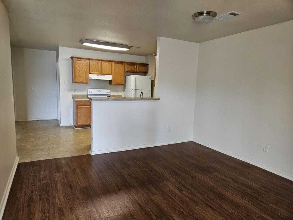 2408 Euclid Ave - Photo 2 of 7