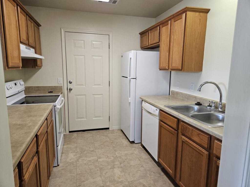 2408 Euclid Ave - Photo 3 of 7