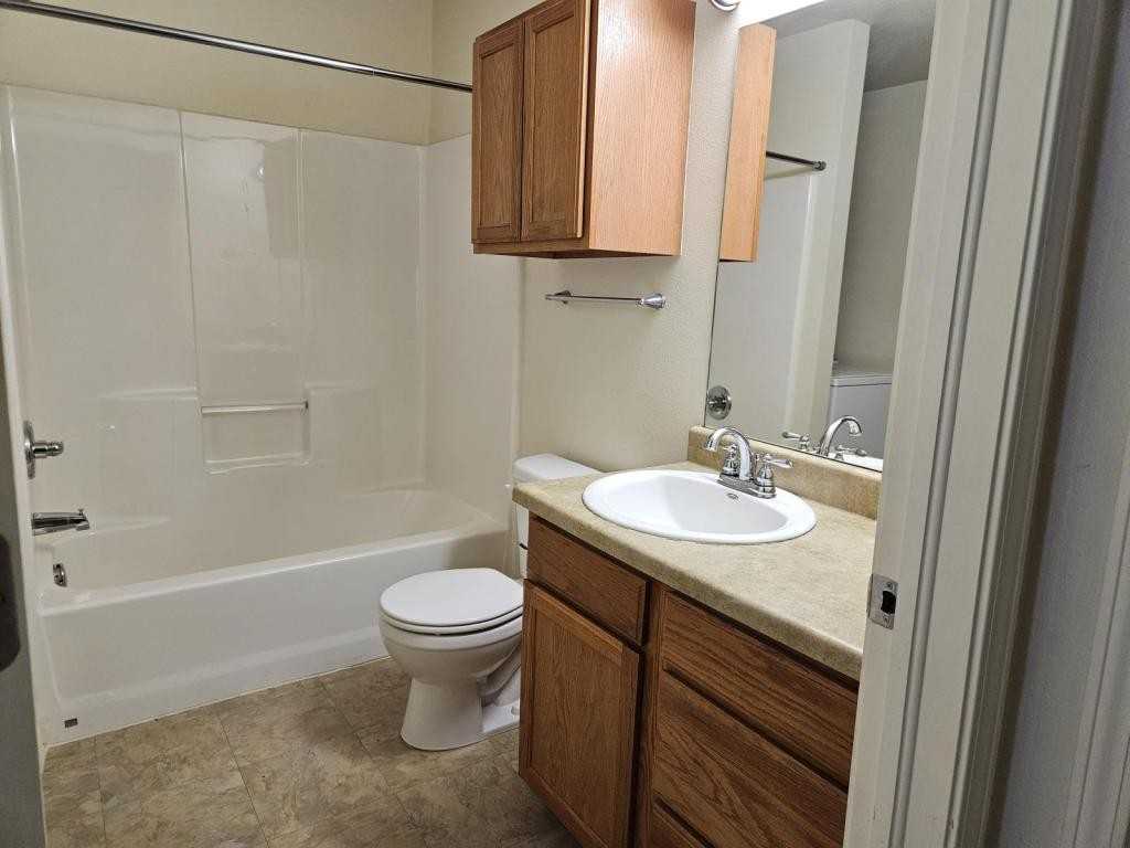 2408 Euclid Ave - Photo 6 of 7