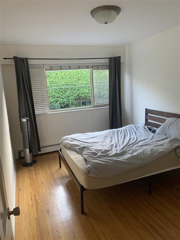 Gauntlett Manor - Photo 5 of 13