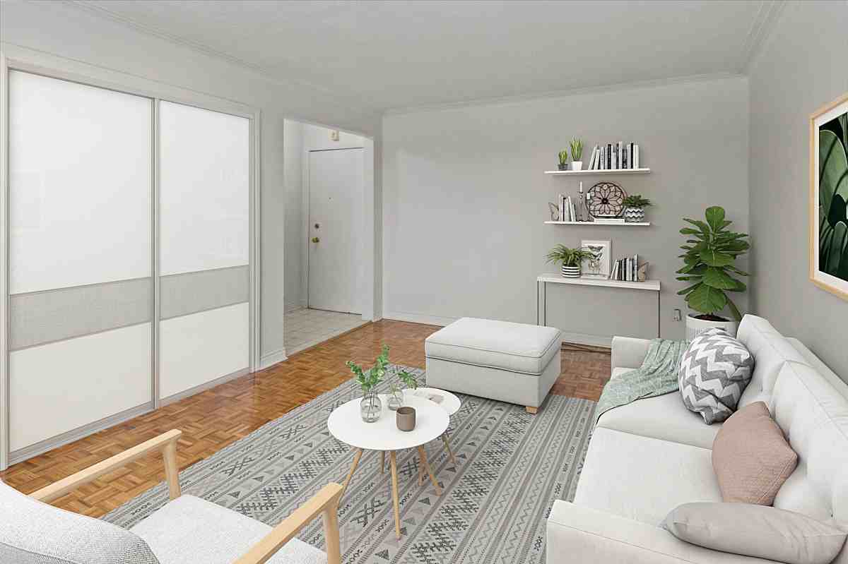 496/498 Simcoe Street North - Photo 2 of 10