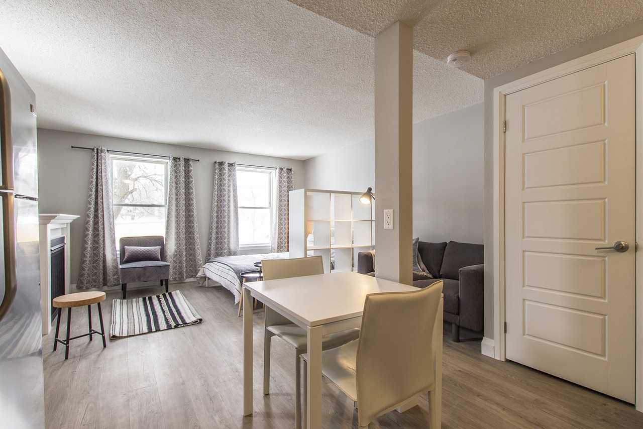 Victoria - Photo 4 of 30