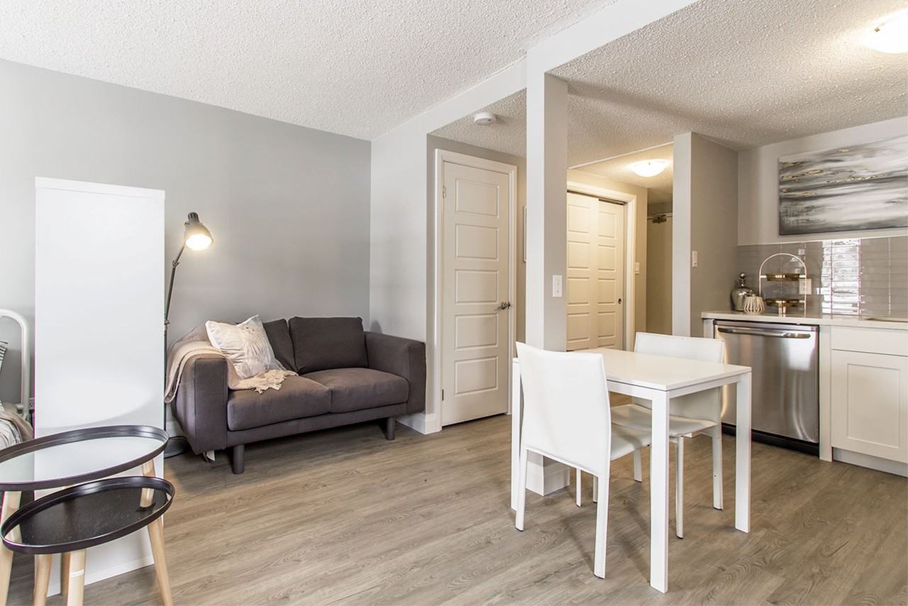 Victoria - Photo 5 of 30