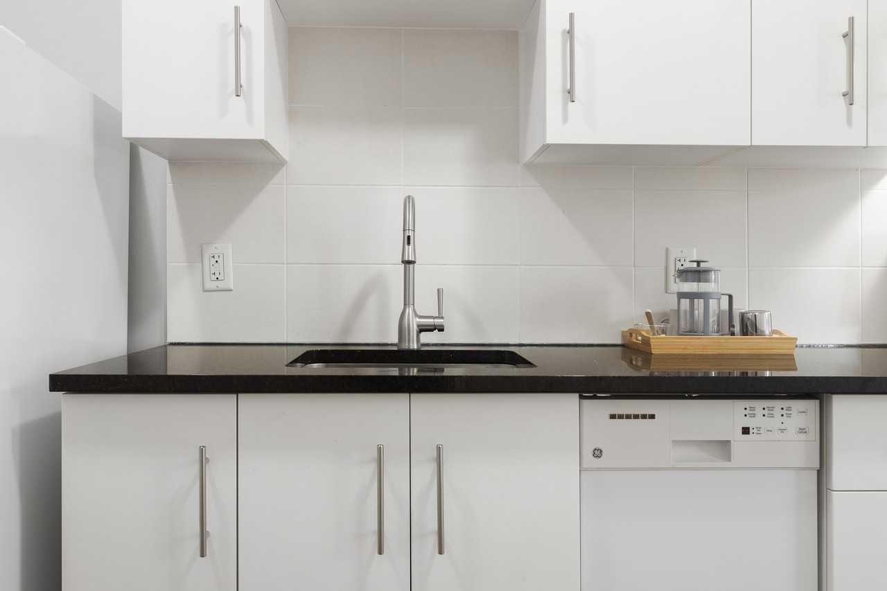 486 Albert St - Photo 4 of 23