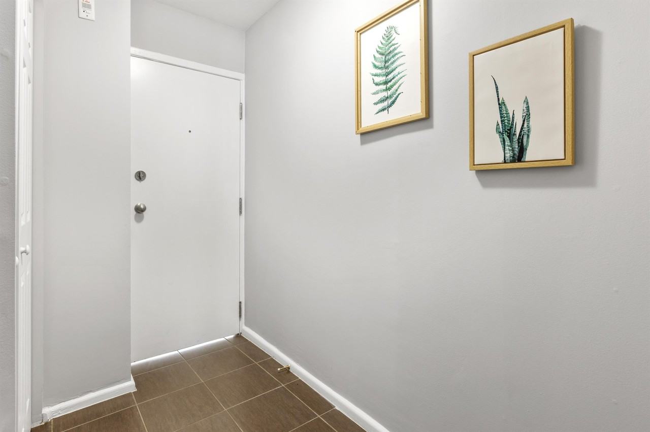 467 Slater St - Photo 3 of 9