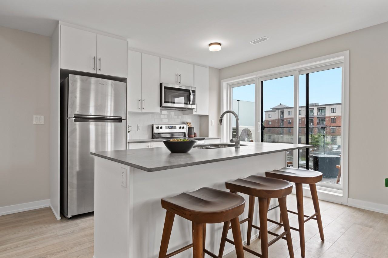 Longfields Square 2 - Photo 2 of 9