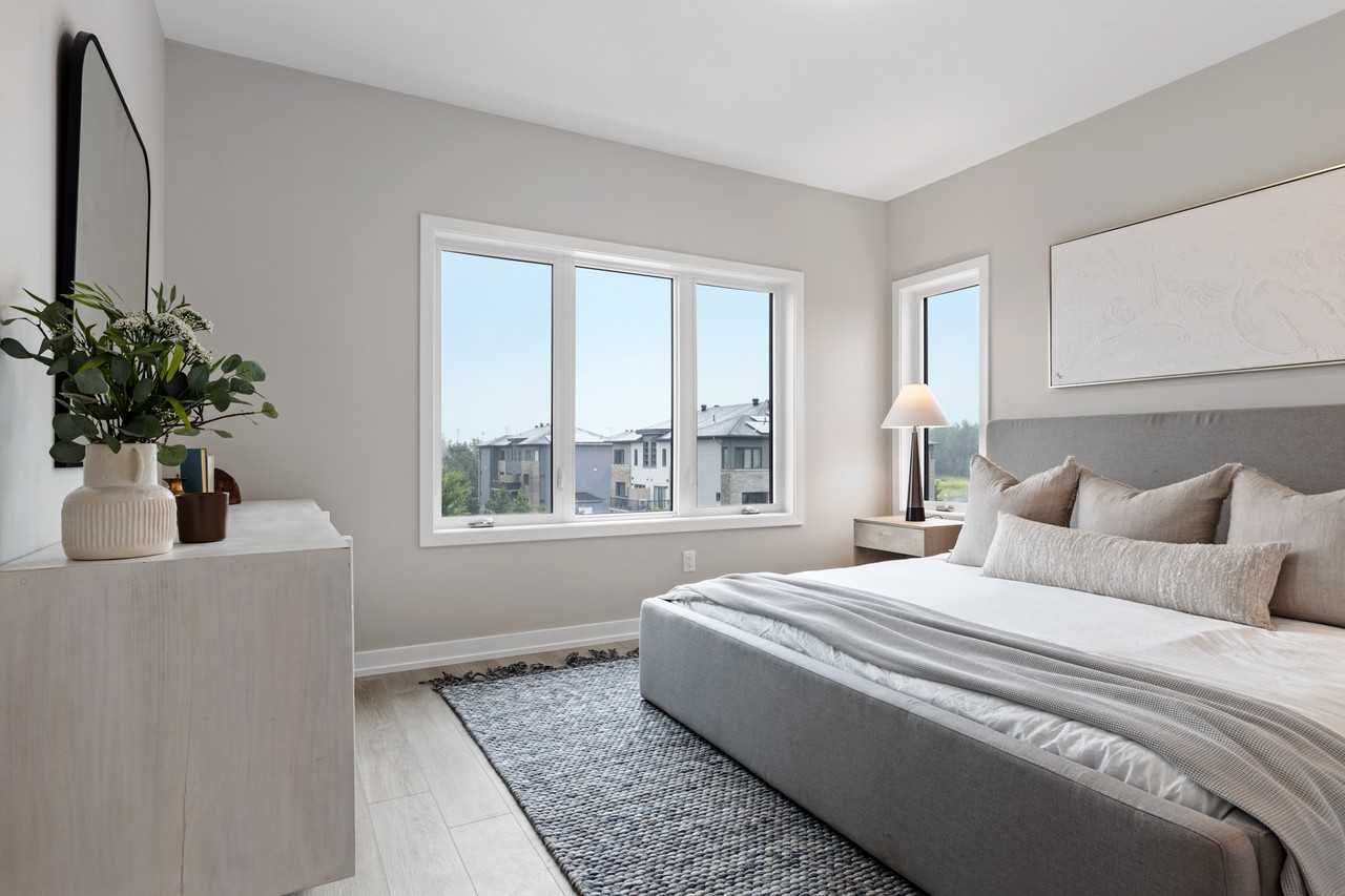 Longfields Square 2 - Photo 3 of 9