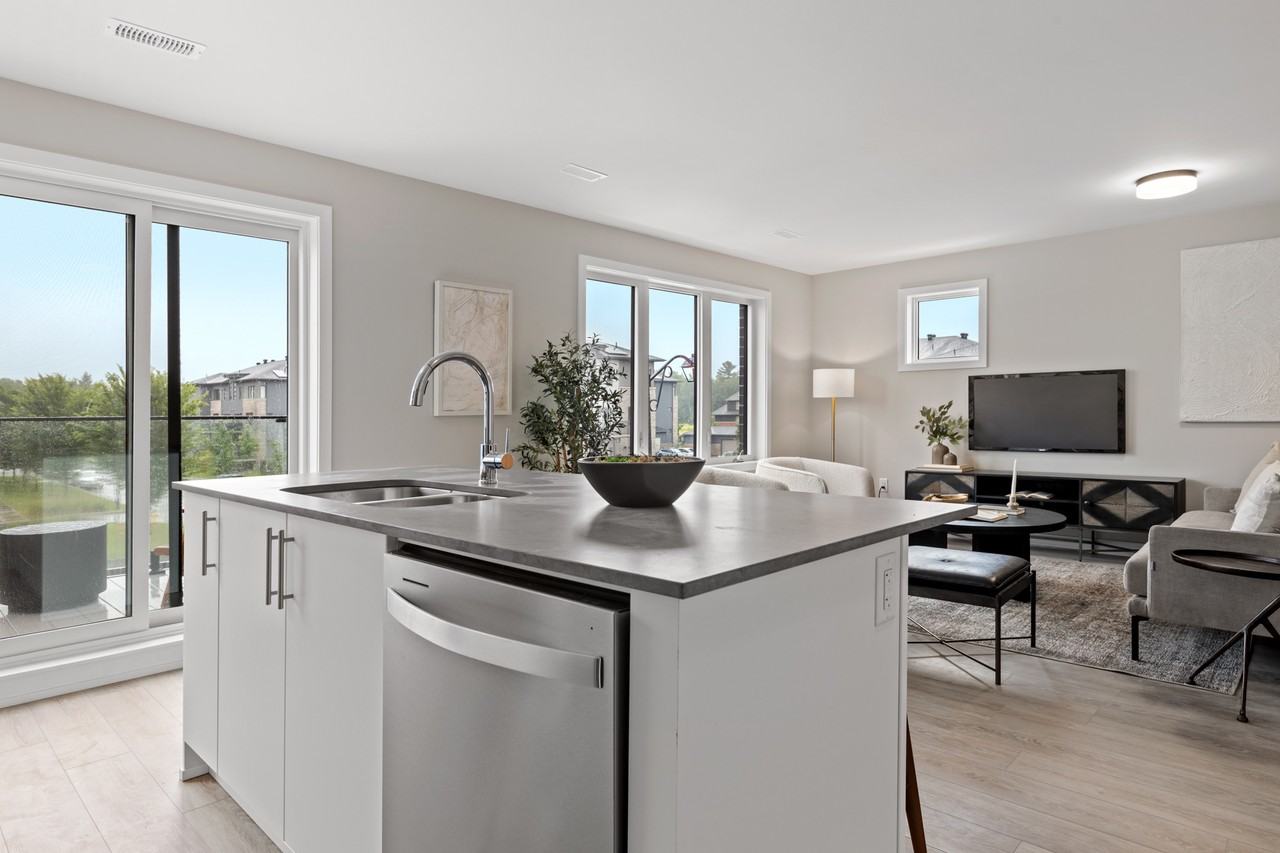 Longfields Square 2 - Photo 4 of 9