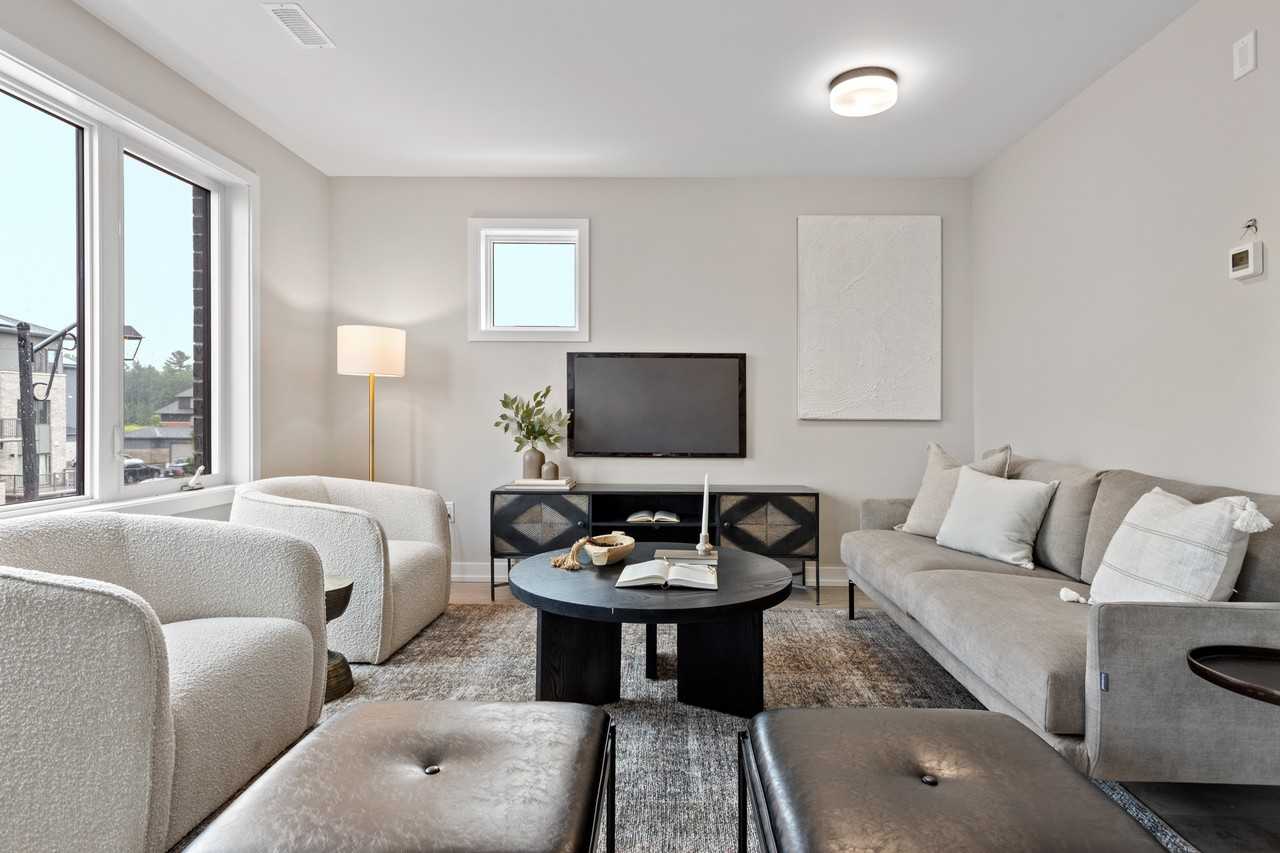 Longfields Square 2 - Photo 6 of 9